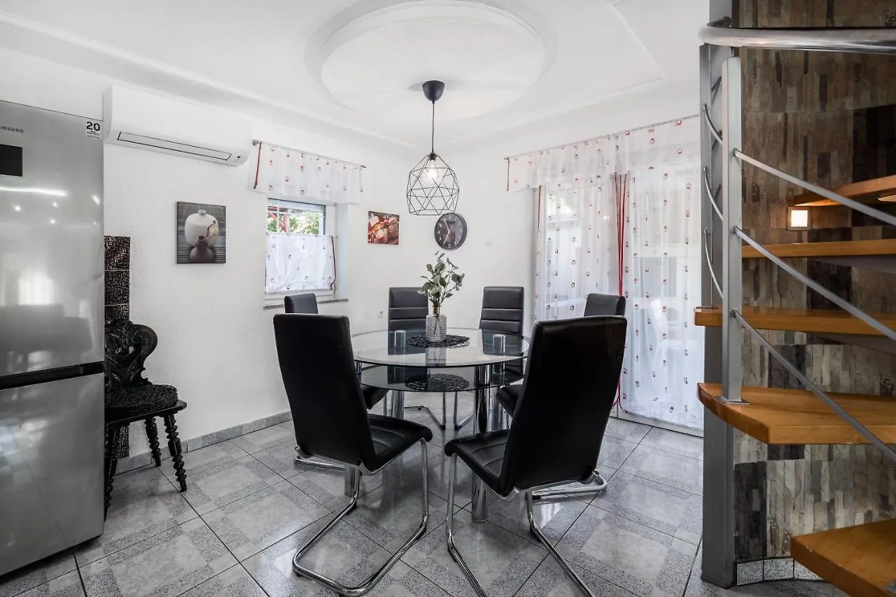 Villa Tratea - With A Heated Pool  Tomici
