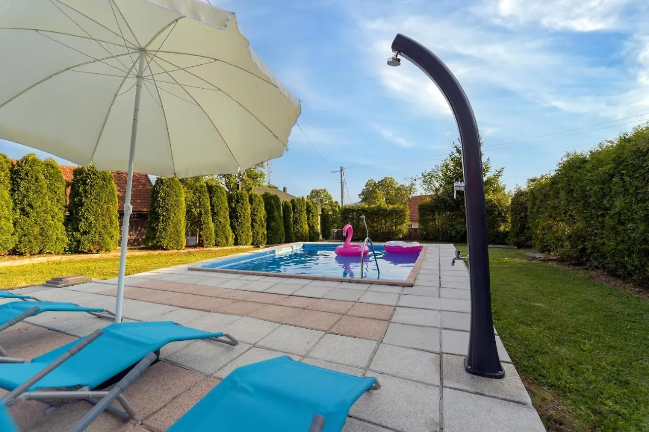 Villa Tratea - With A Heated Pool 0*, Tomici Croatia